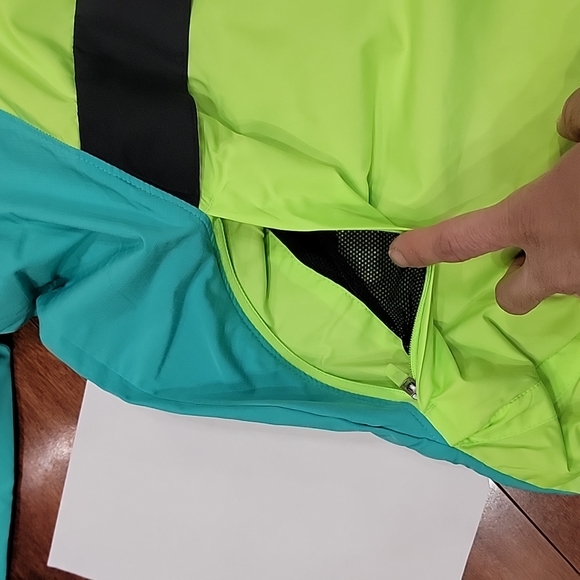 NWT size M Under Armour 1/2 zip windbreaker - Picture 4 of 14